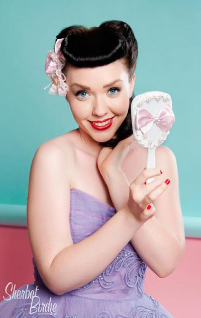 Pin Up Girl Look Make Up Hair Fashion Confidence