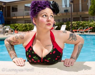 Viva Las Vegas 17 poolside 